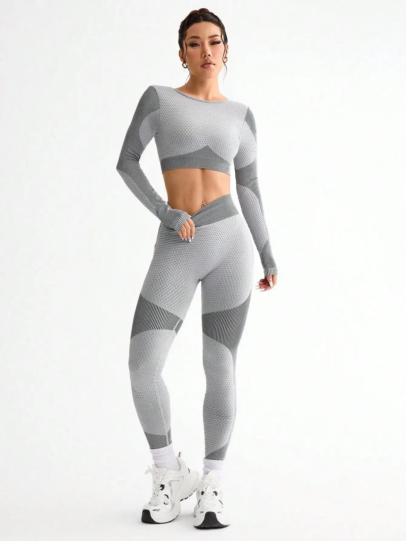 2pcs Hot-selling New Sports activewear set featuring a stylish gray long-sleeve crop top and leggings.